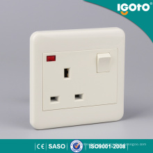 3 * 3 13A Switched Socket con neón